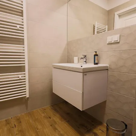 Ms Pro Comfort Kolo Brzegu Z Mini Lägenhet *